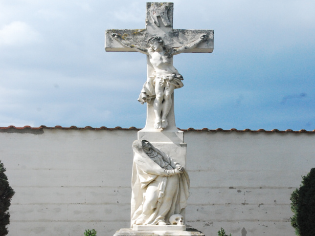 Apetlon, Friedhofskreuz