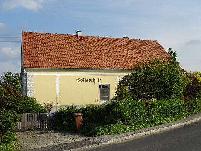 Kleinbachselten, Volksschule