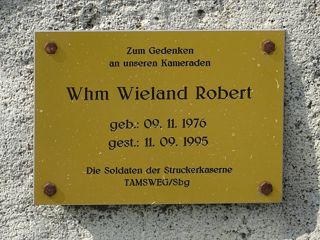 Deutsch Jahrndorf, Gedenkstein Wieland Robert