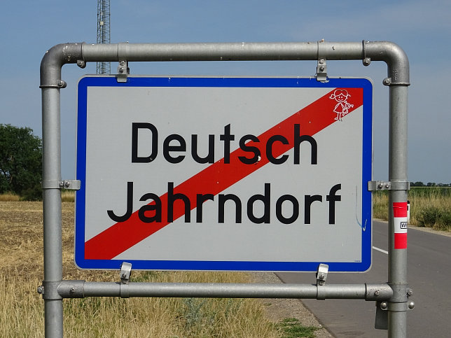 Deutsch Jahrndorf, Ortstafel