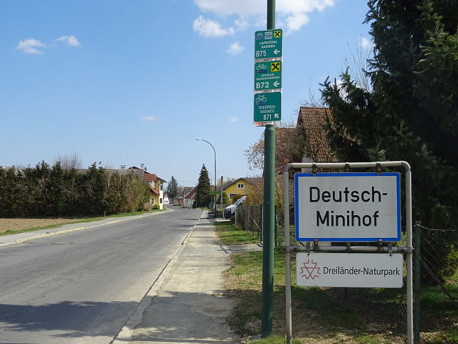 Deutsch Minihof, Ortstafel