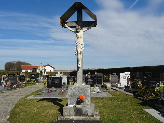 Dt. Tschantschendorf, Friedhofskreuz