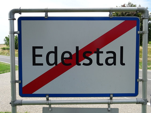 Edelstal, Ortstafel-Ende