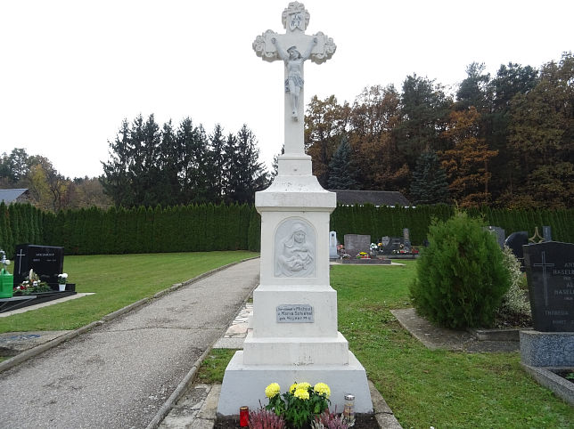 Eisenzicken, Friedhofskreuz