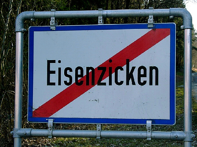 Eisenzicken, Ortstafel