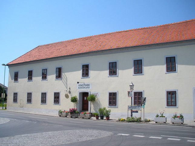 Frauenkirchen, Vinothek Burgenland