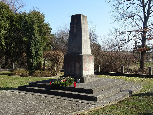 Gro�petersdorf, Sowjetischer Soldatenfriedhof