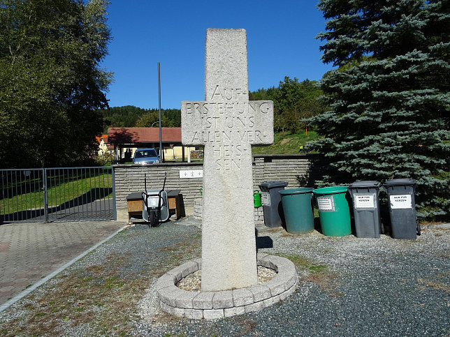 Hackerberg, Friedhofskreuz