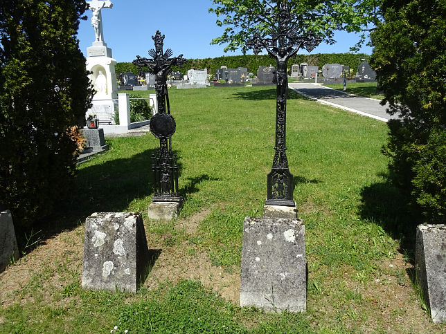 Harmisch, Friedhofskreuz