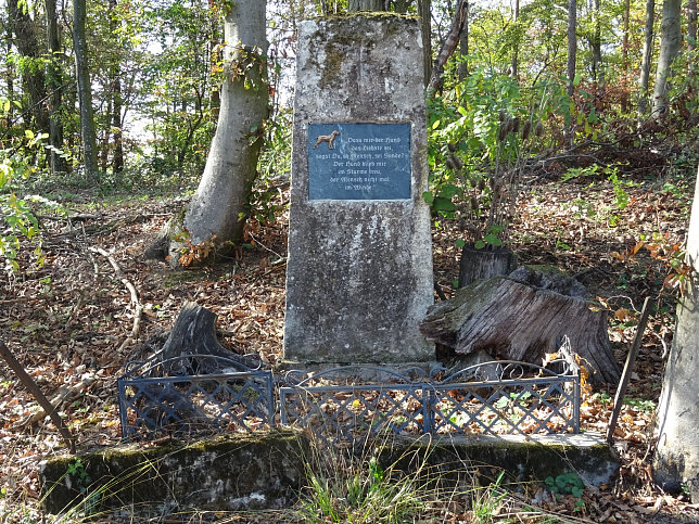 Heiligenkreuz, Hundedenkmal