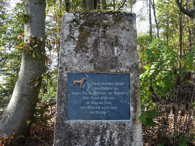 Heiligenkreuz, Hundedenkmal