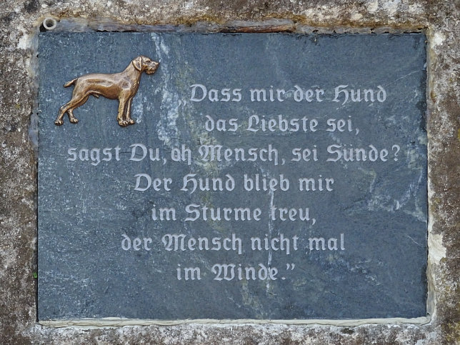 Heiligenkreuz, Hundedenkmal