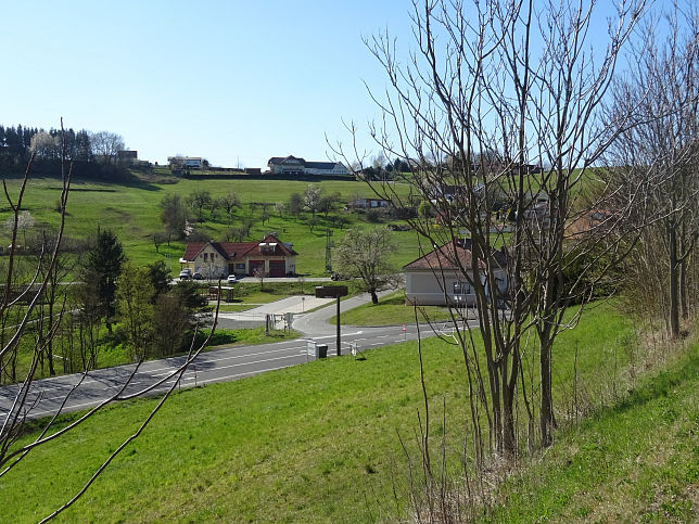 Henndorf im Burgenland, Feuerwehr und Volksschule