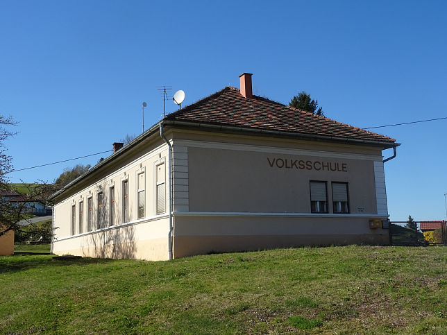 Henndorf, Volksschule