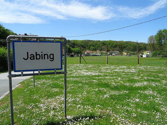 Jabing, Ortstafel