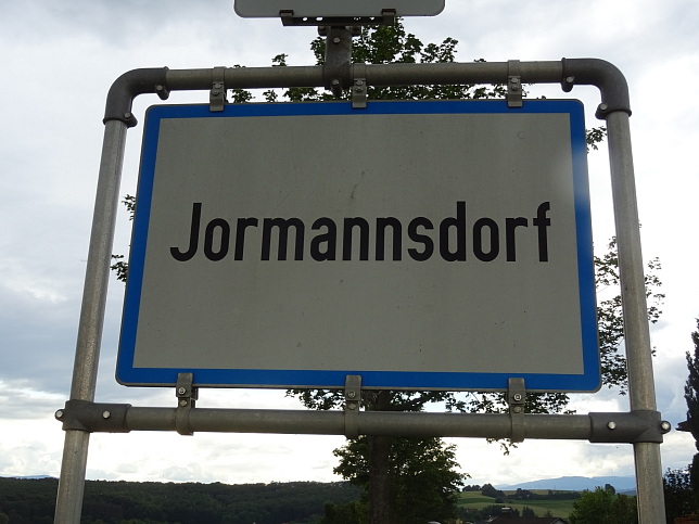 Jormannsdorf, Ortstafel