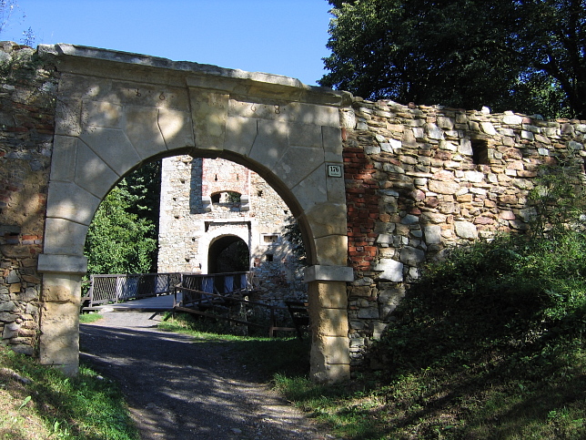 Ruine Landsee, Äußerer Burggraben