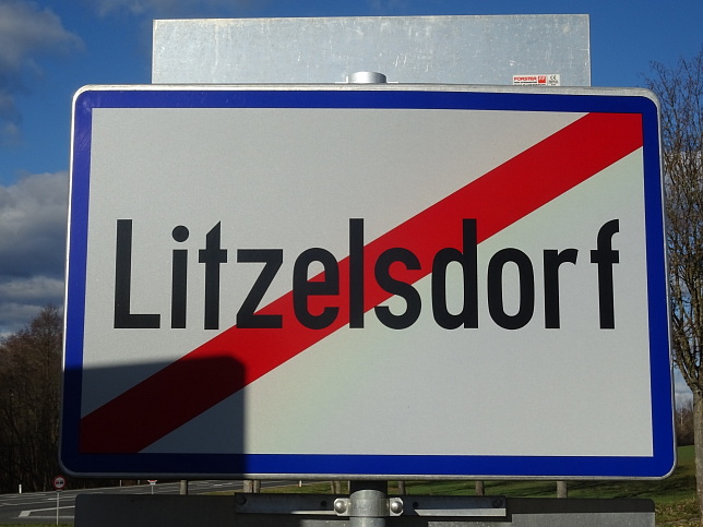 Litzelsdorf, Parkanlage, Ortstafel