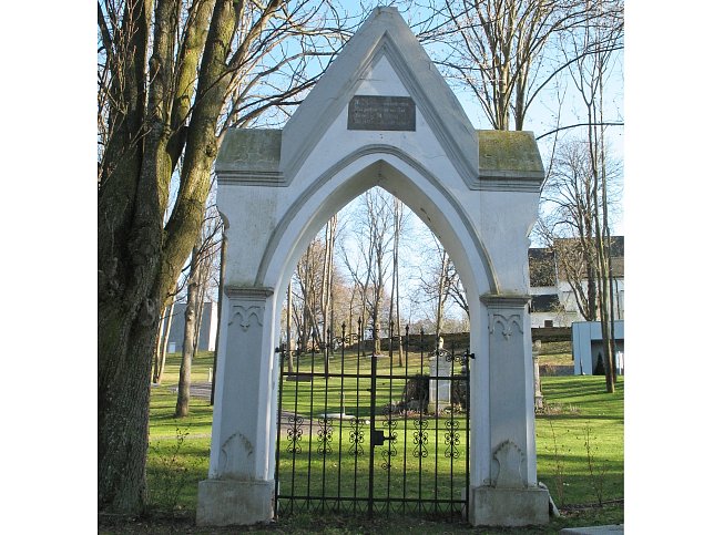 Lutzmannsburg, Torbogen des ehem. Friedhofes
