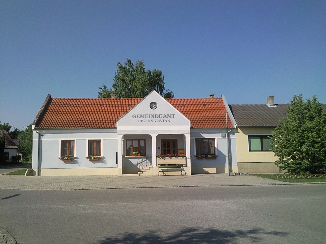 Neudorf bei Parndorf, Gemeindeamt