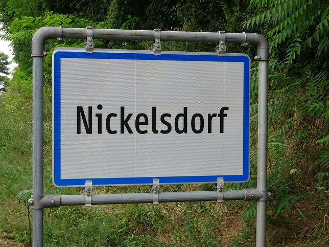 Nickelsdorf, Ortstafel
