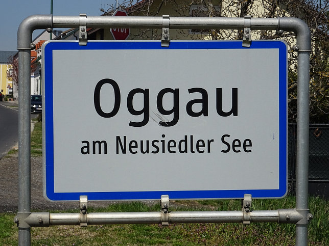 Oggau, Ortstafel