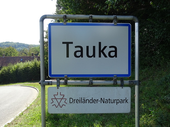 Tauka, Ortstafel