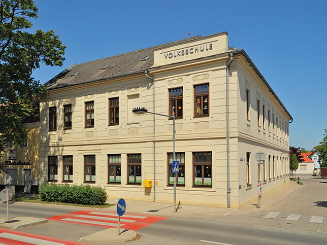 Trausdorf, Volksschule