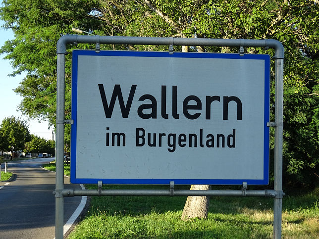 Wallern, Ortstafel