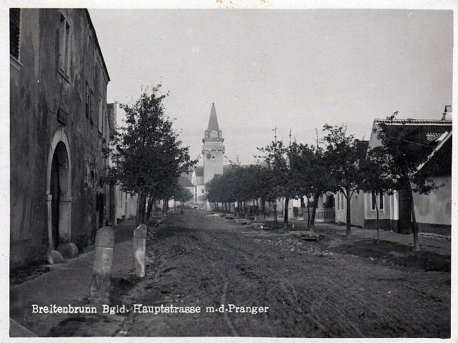 Breitenbrunn, Hauptstrae mit Pranger