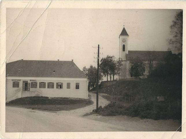 Heiligenkreuz, Gasthof Rabel und Kirche