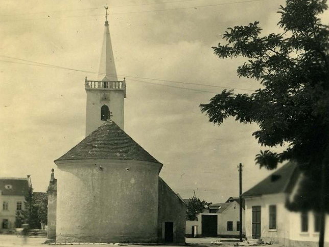 Leithaprodersdorf, Kirchenplatz
