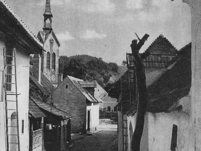 Loipersbach, Ortsansicht mit Kirche