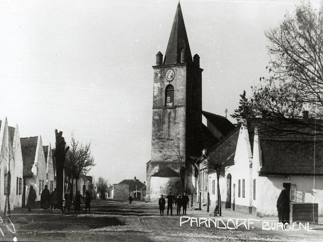 Parndorf, Pfarrkirche Hl. Ladislaus