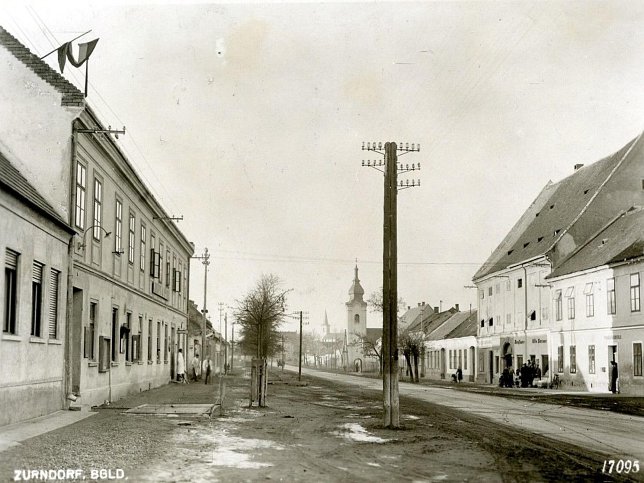 Zurndorf, Volksschule und Kaufhaus